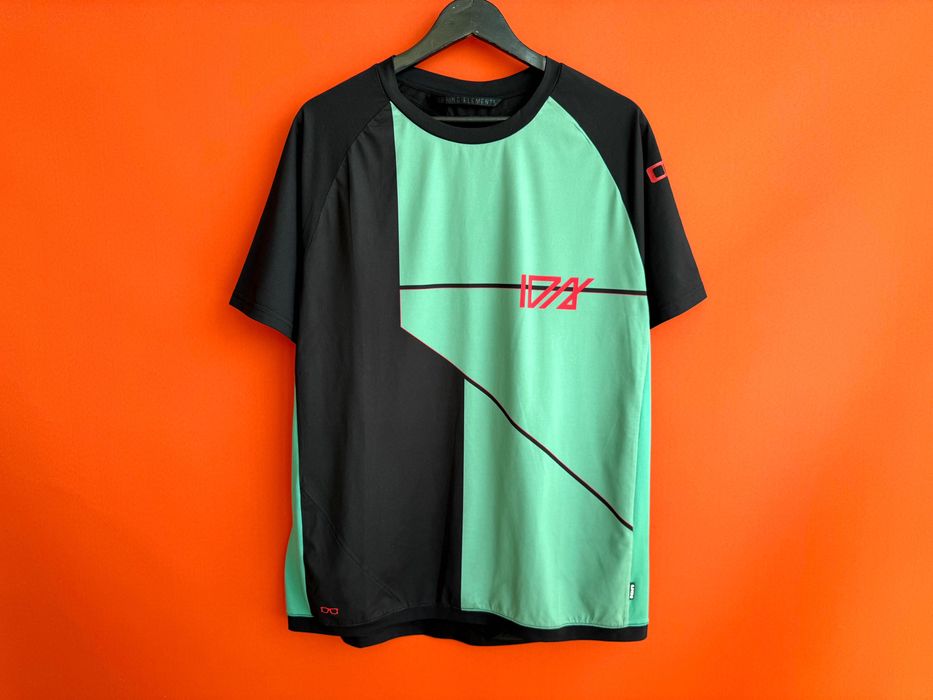 ION Surfing Elements Оригінал чоловіча спортивна футболка розмір XL