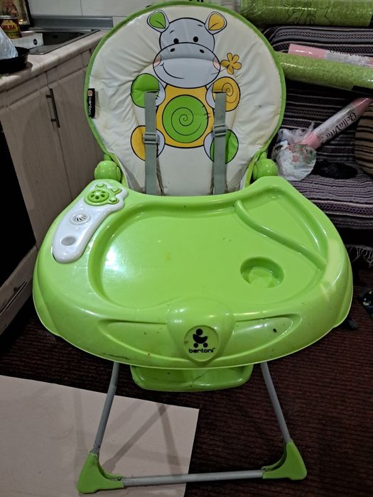 Продам стульчик для кормления БЕННЕТОН.