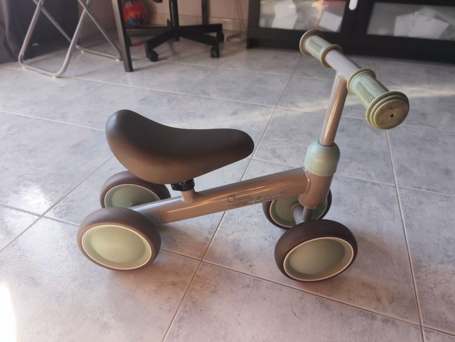 Bicicleta sem pedais Chicco 4 Sprint para bebe