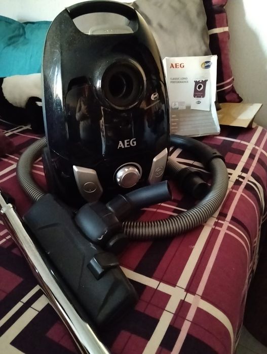 Aspirador AEG com saco