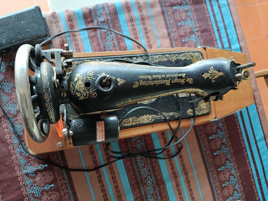 Maquina costura antiga Singer em bom estado com caixa e electrificação - utilizavel