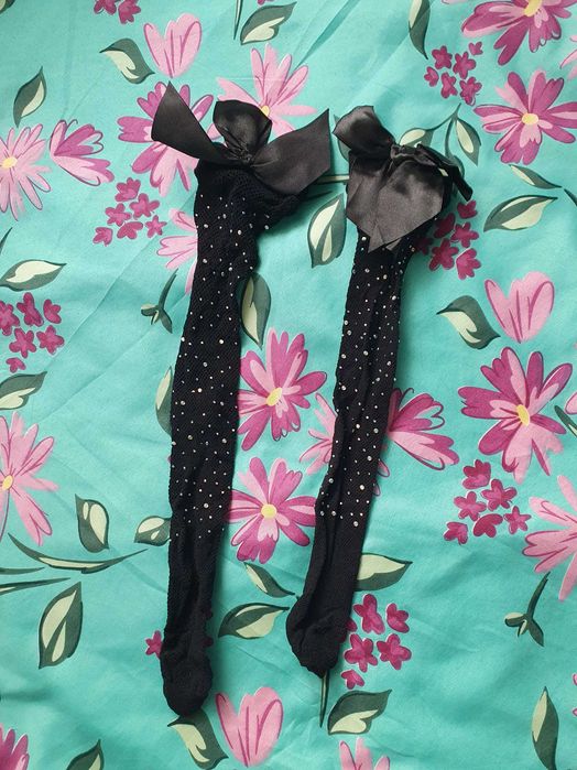 Pończochy kabaretki z cekinami i kolardą