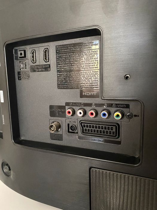 Monitor Samsung T24E410EW com comando e cabo de alimentação