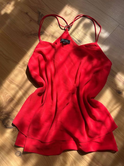 Червона жіноча блуза