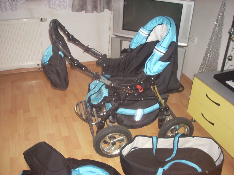 Wózek dziecięcy z akcesoriami