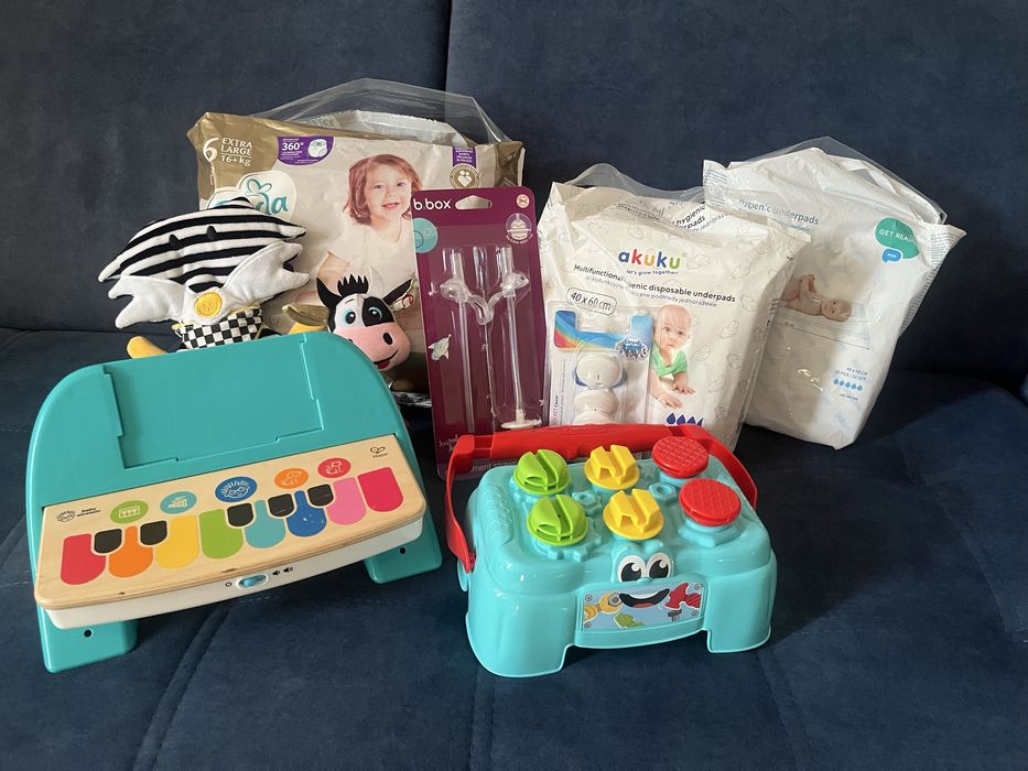 Zestaw zabawek i artykułów higienicznych