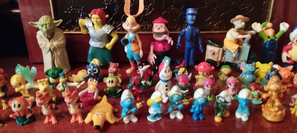 Іграшкові фігурки,машинки