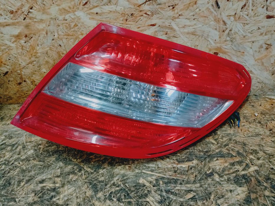 Mercedes C-klasa W204 sedan lampa tył tylna lewa oryginał