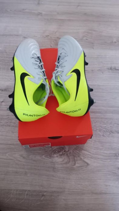 Buty piłkarskie PHANTOM GX II ACAD SG - PRO AC  rozmiar 44,5 mixy.