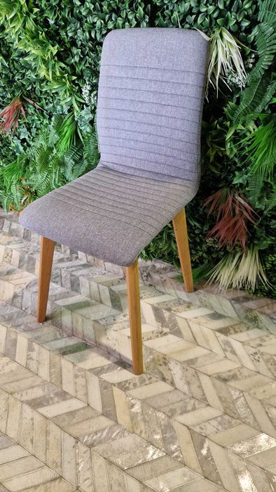 Conjunto de 2 Cadeira Cinzentas Impecáveis