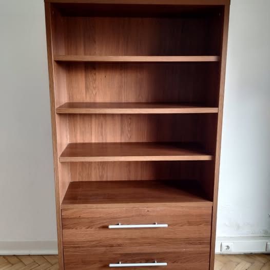 Estante para livros com gavetas