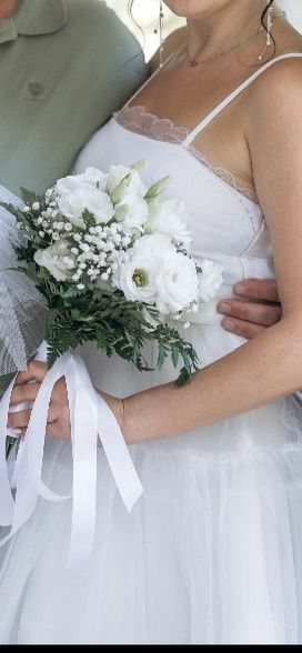 продам весільну (випускну)сукню