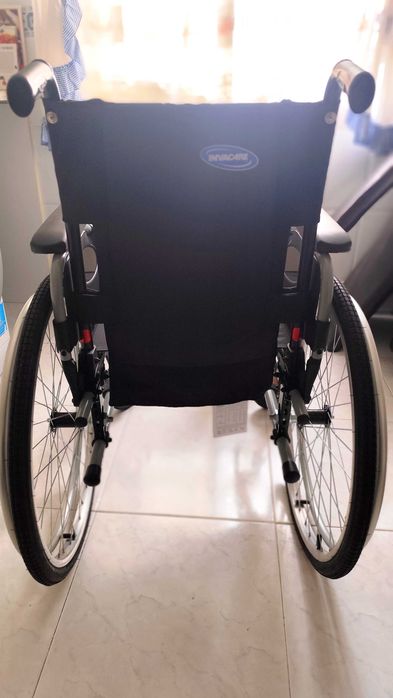 Cadeira de Rodas Manual Marca Invacare (como nova) ainda com caixa