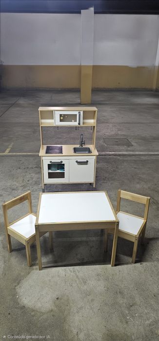 Cozinha de crianca + mesa e cadeiras