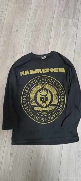 Свитшот или футболка с длинным рукавом