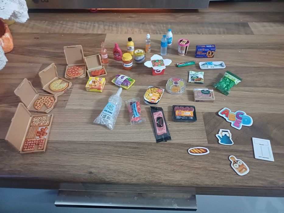 Itens da mini brands geladeira