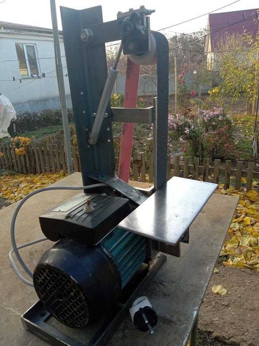 Гріндер для заточки інструмента та обробки різних матеріалів.