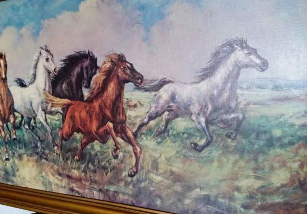 Quadro com moldura dourada