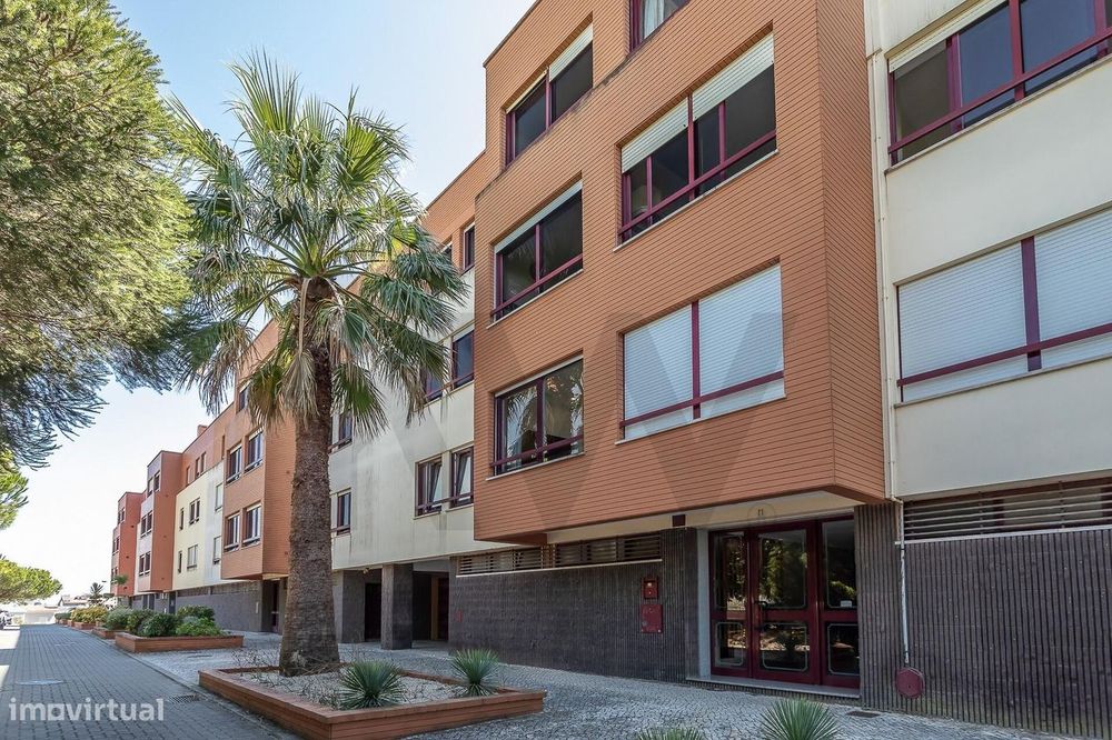 Apartamento T4 |  Parque dos Poetas l Terraço  com 50m2 e Box com  2 l