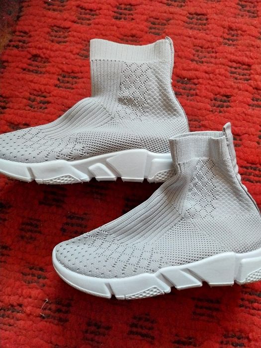 Buty dla dziewczynki skarpety rozmiar 33