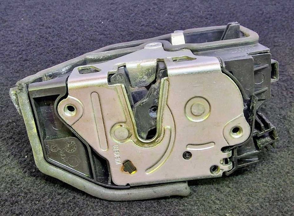 Fechadura / Fecho Porta Frente Esquerdo BMW 1 (F20) ano 2011