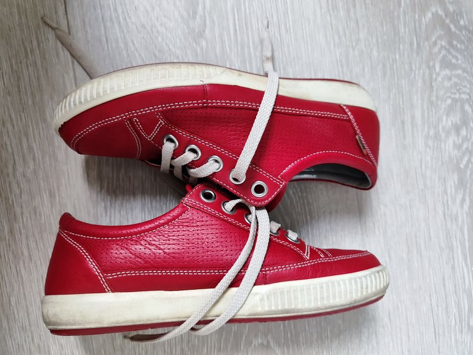 Skórzane buty damskie sneakersy Ecco 38