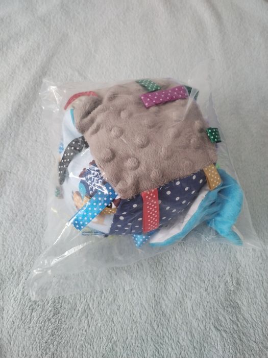 Kostka sensoryczna z grzechotką