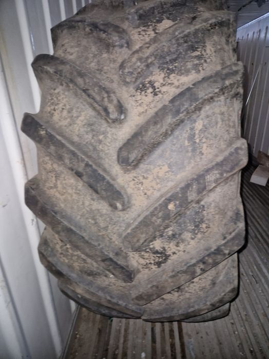 Opona 800/65r32 michelin