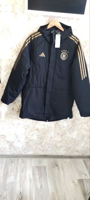 Куртки "Adidas".