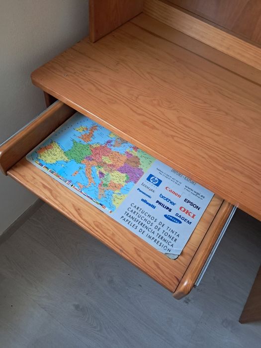 Secretaria em madeira