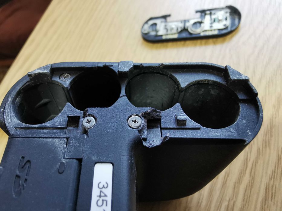 Sprzedam konica minolta z3 uszkodzona klapka bateri sprawny+etui