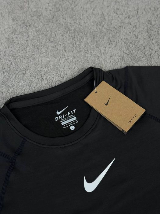 Термобілизна NIKE PRO COMBAT
Зберігає тепло, з середини термо фліс, ло