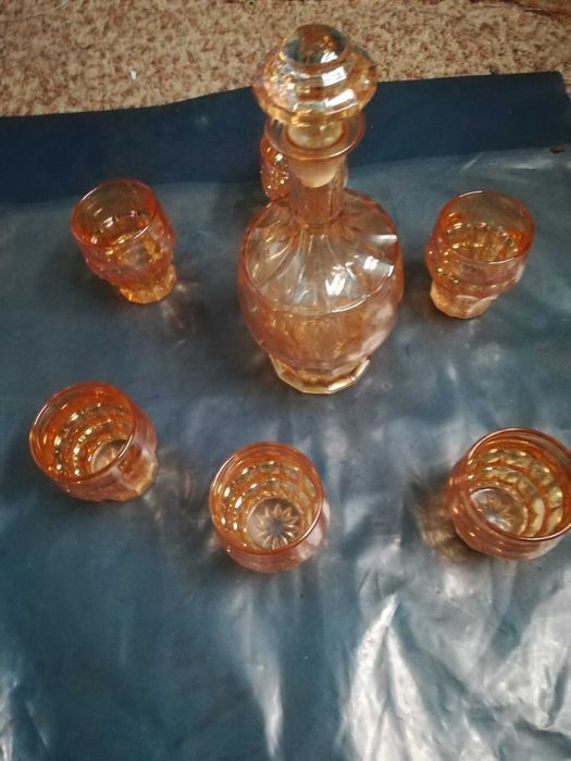 conjunto de garrafa de licor com 6 calices