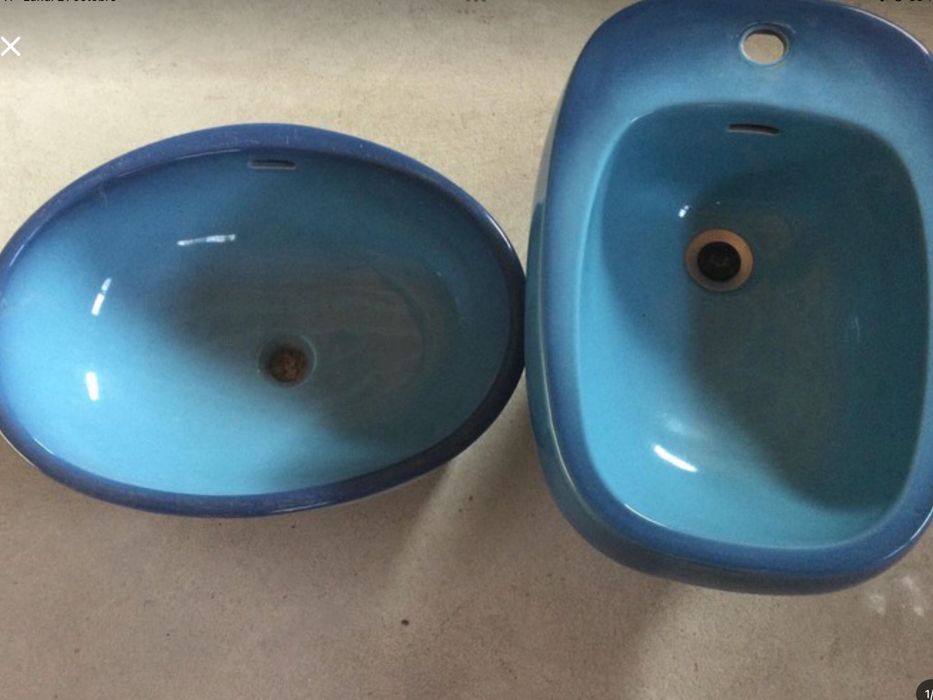 Bidet e lavatório azul, bidet lilas, torneira banheira latão cromado