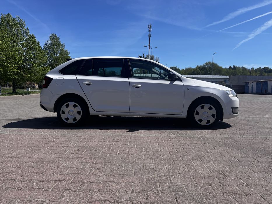 Skoda Rapid 1.6 tdi *xenon *panorama *navi *vrs