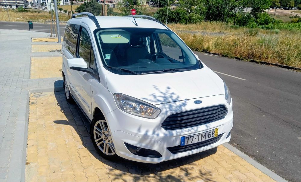 Ford Tourneo Courier 1.0 EcoBoost Titanium