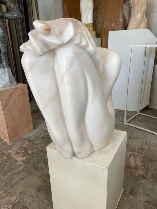 Escultura em mármore Estremoz