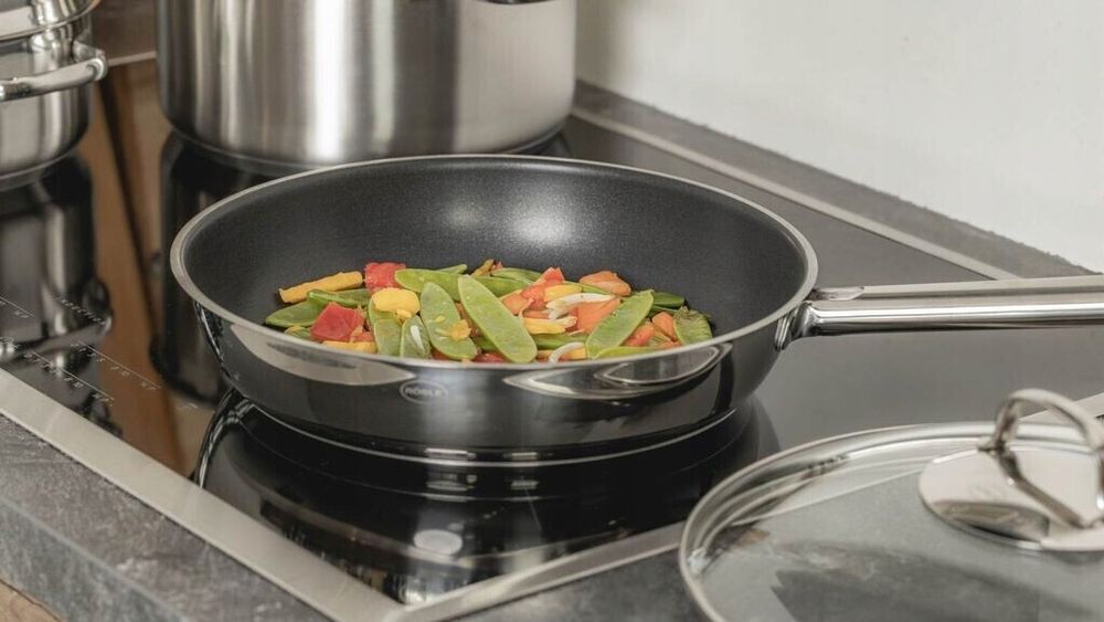 Patelnia tradycyjna RÖSLE 28 cm non-stick (nieprzywierająca) 1szt