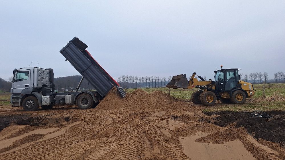 Transport wywrotka -Piasek, ziemia , Kruszywa