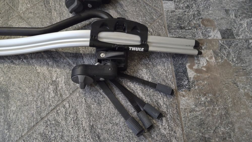 Bagażnik dachowy + 2 uchwyty rowerowe THULE