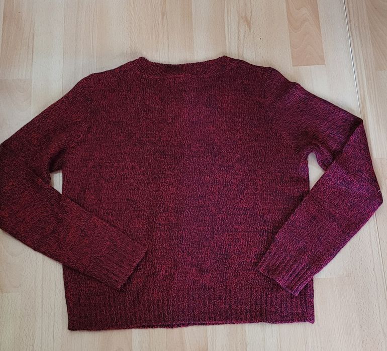 Unikatowy sweterek, raz ubrany.