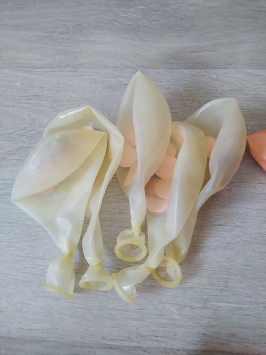 KAHEIGN Zestaw balonów girlandy 62 elementy OPIS