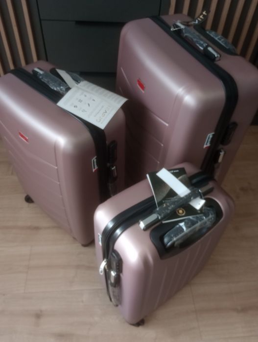 Nowe walizki  zestaw 3 sztuki