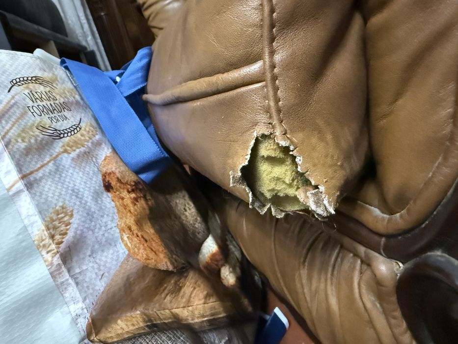 Sofa Antigo em couro