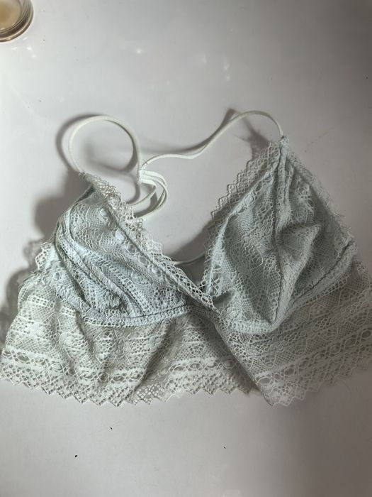 **Biustonosz damski Bershka r S **