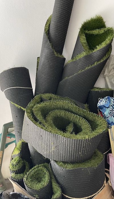 Relva sintética - sobras com várias dimensões