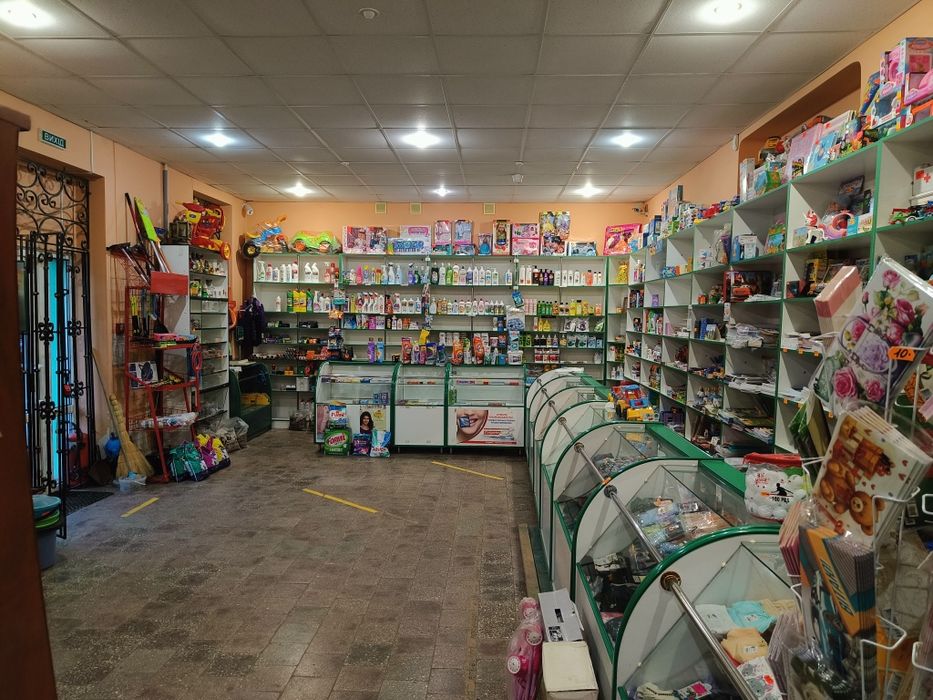 Продам,обміняю  магазин промислових товарів 80,1м/2 в смт.Благодатне