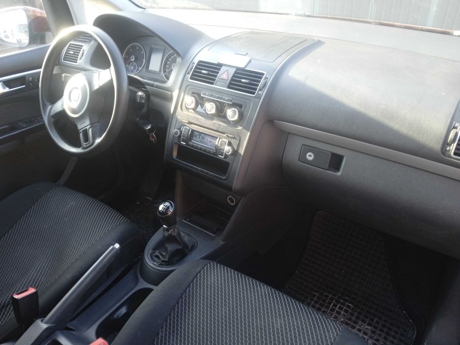 Фольксваген тауран 2013 року