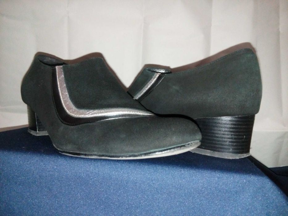 Туфлі жіночі Vladis 39 натуральна замша чорні