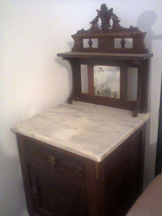 Mesa de cabeceira (antiga)